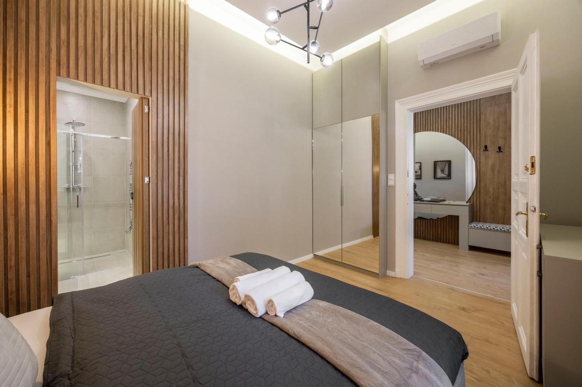 Exclusive N' Spacious Elizabeth Central Suite Budapest Exterior photo